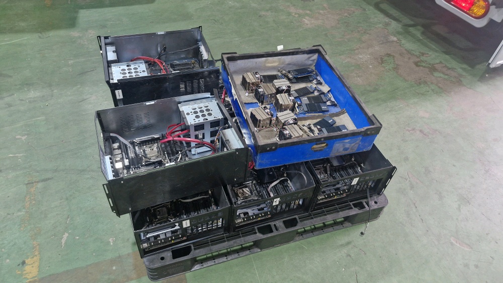인텔 코어 i9-10920X와 X299 메인보드가 장착된 워크스테이션 매입 사진
